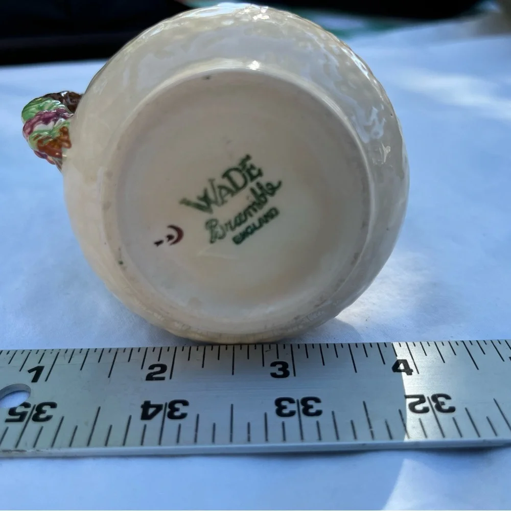 Vintage Wade Pottery Cream Pitcher 'Bramble' 3 1/2”‎